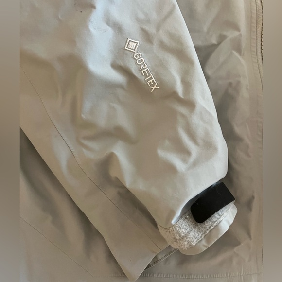 EUC Arc’teryx Insulated Beta Coat Long - Large - Picture 5 of 11